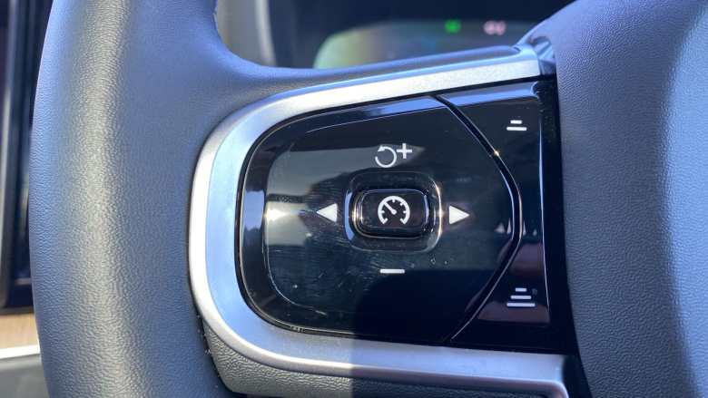 Volvo XC60 2.0 B5P Ultra Dark 5dr AWD Geartronic Petrol Estate